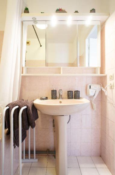 Appartement Cozy: 10/15 Min Des Champs Elysee Sartrouville Exterior foto